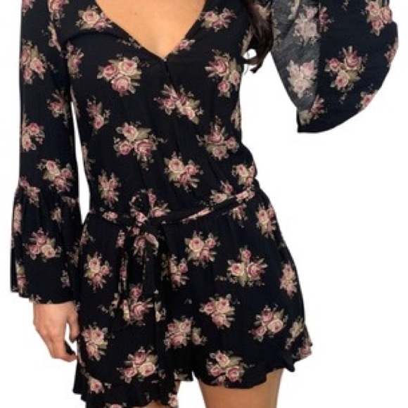 American Eagle floral bell sleeve romper - Picture 2 of 2